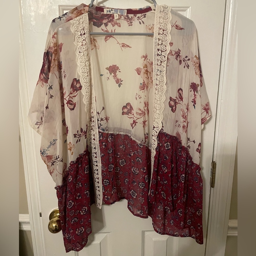 Size small. Jolt. Sheer, lace cover up, light weight kimono